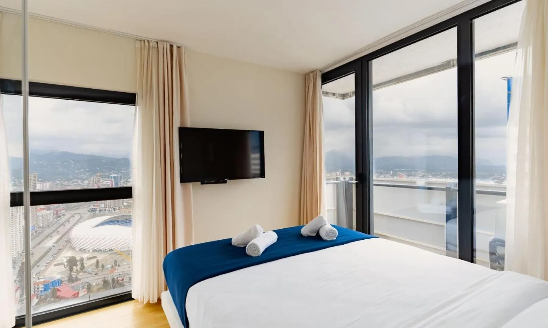 Ξενοδοχείο με διαμερίσματα Panorama City Center Suite Sea View Μπατούμι
