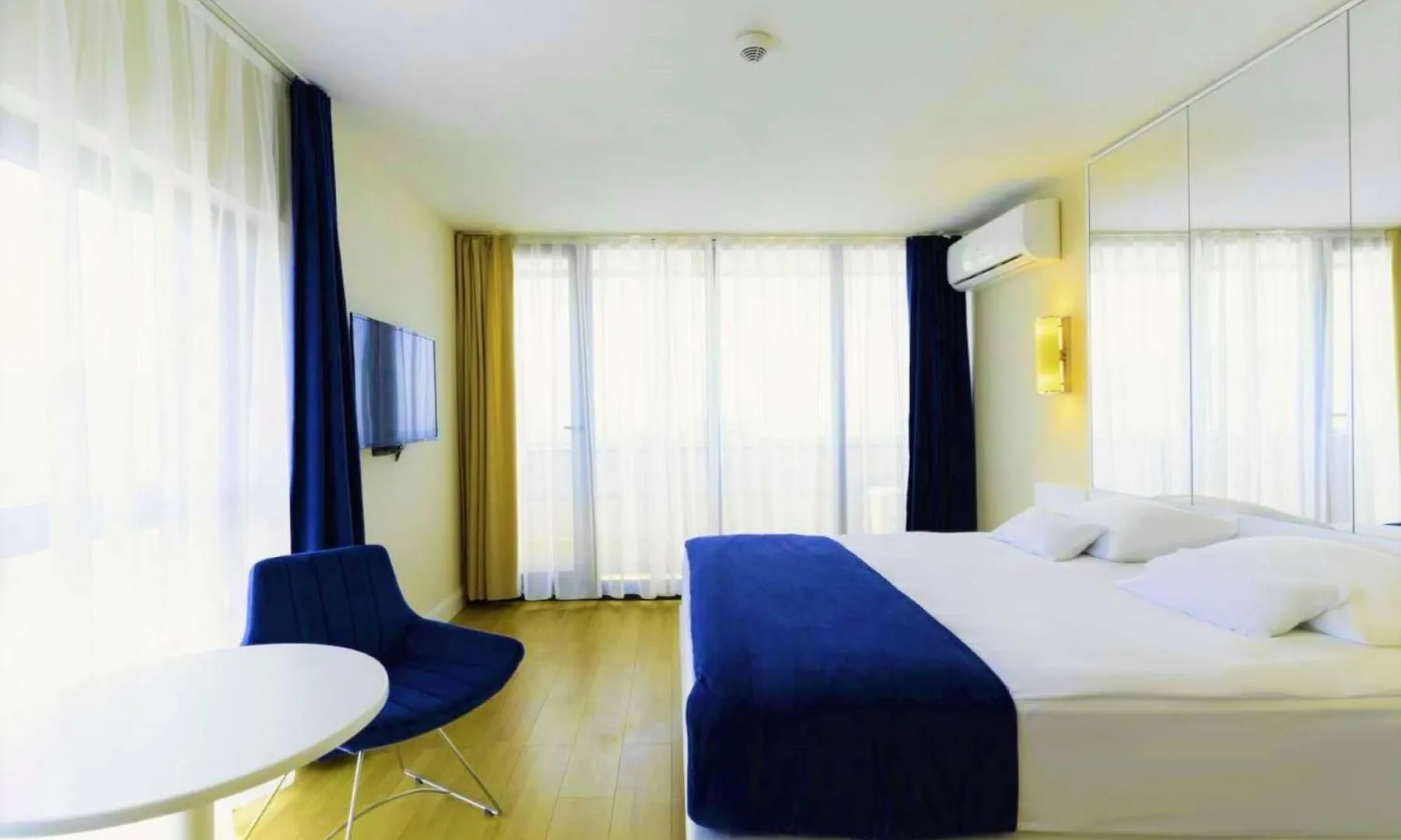 Ξενοδοχείο με διαμερίσματα Panorama City Center Suite Sea View Μπατούμι